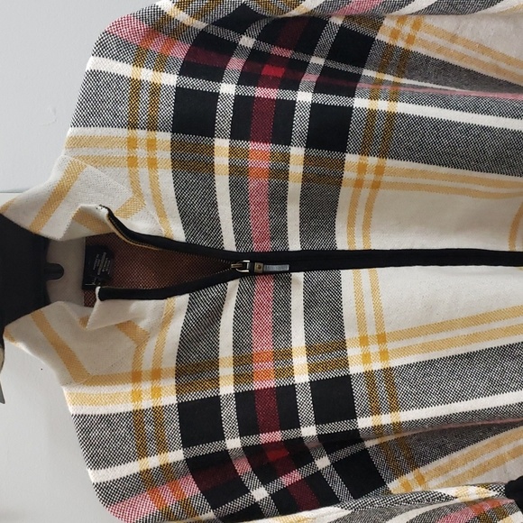 Nicole Miller NWT Plaid Knit Poncho with Matching Dog Sweater - Picture 8 of 10